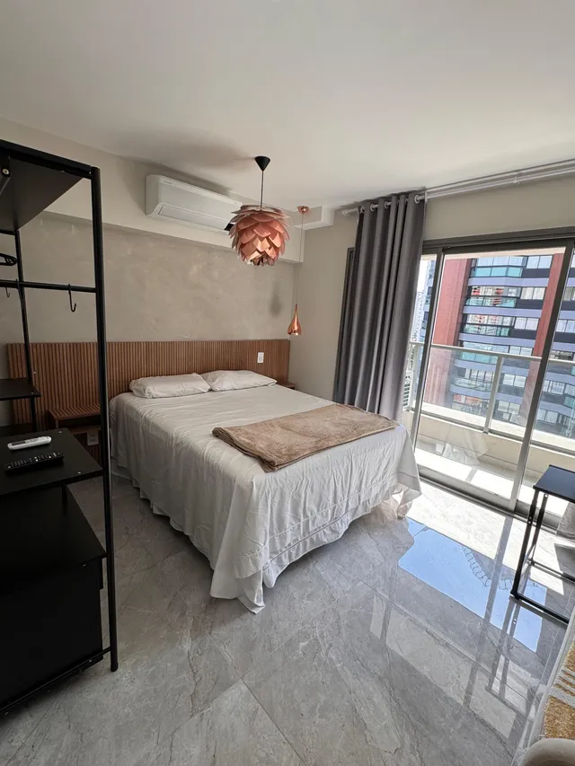 Três apartamentos lado a lado mostrando studio, 1 quarto e sala de dois quartos