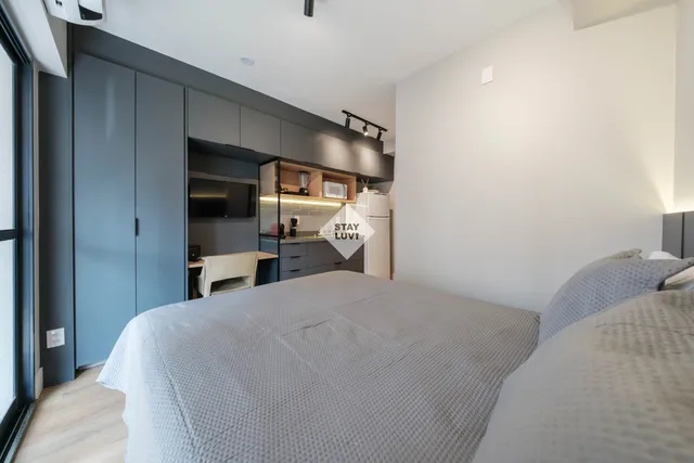 Apartamento mobiliado em torre residencial de área planejada e arborizada de Alphaville